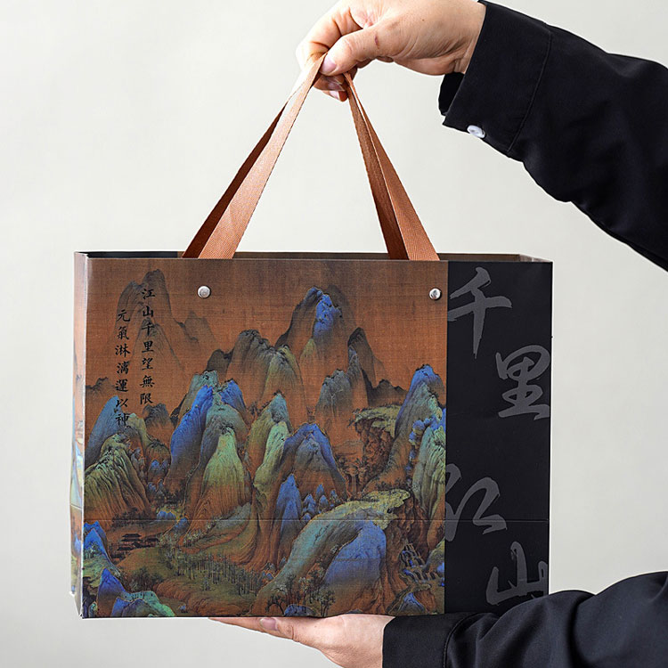 Kothak hadiah cangkir keramik sing diisi semangat gunung lan kali-nyekel ing tangan sampeyan ndadekake rasa anget.